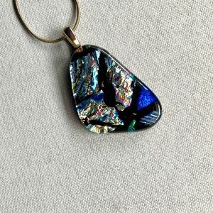 VINTAGE FUSED GLASS ARTISAN PENDANT & SILVER 21” ADJUSTABLE SNAKE CHAIN NECKLACE